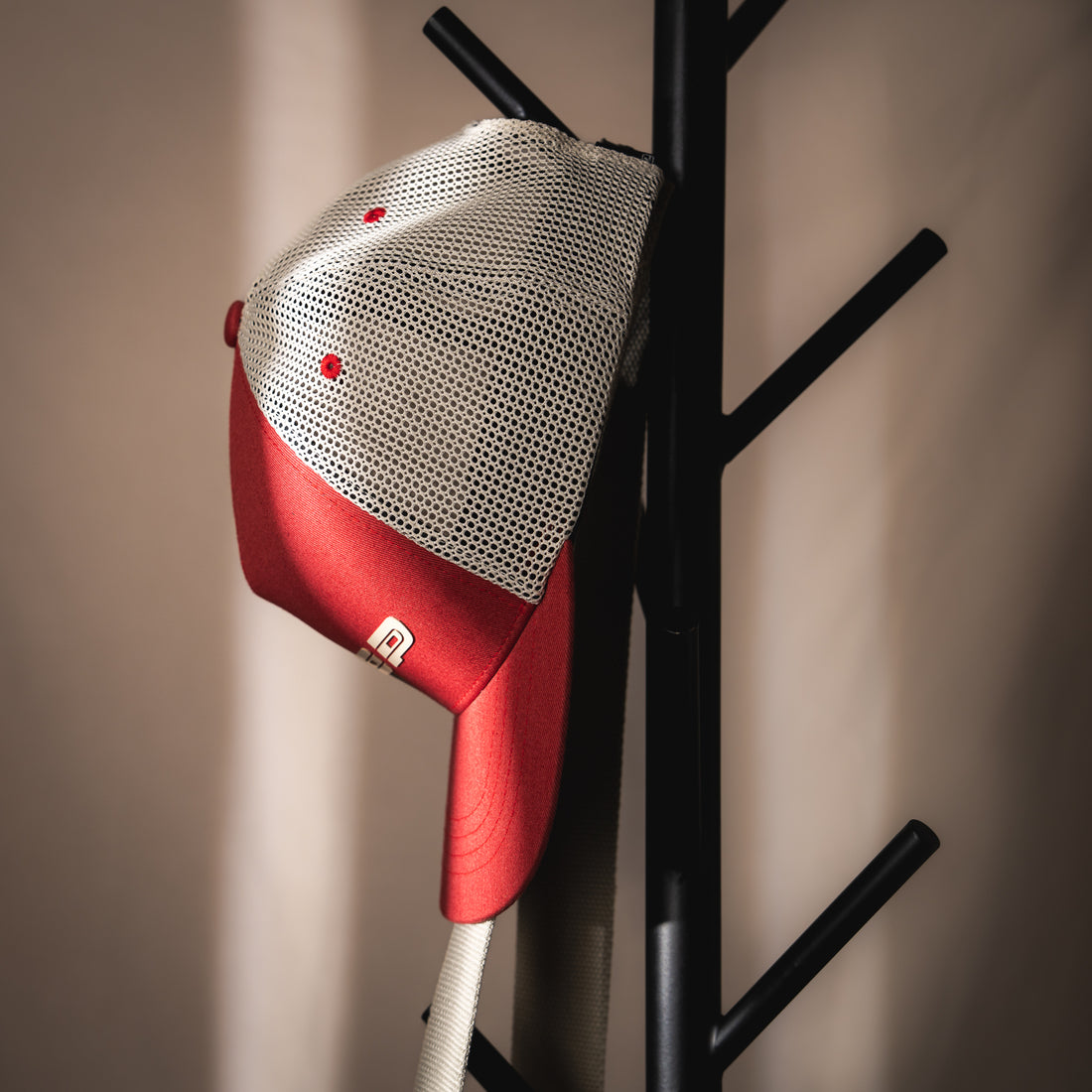 LOOP Fly Trucker Cap Burnt Russet - lifestyle 2